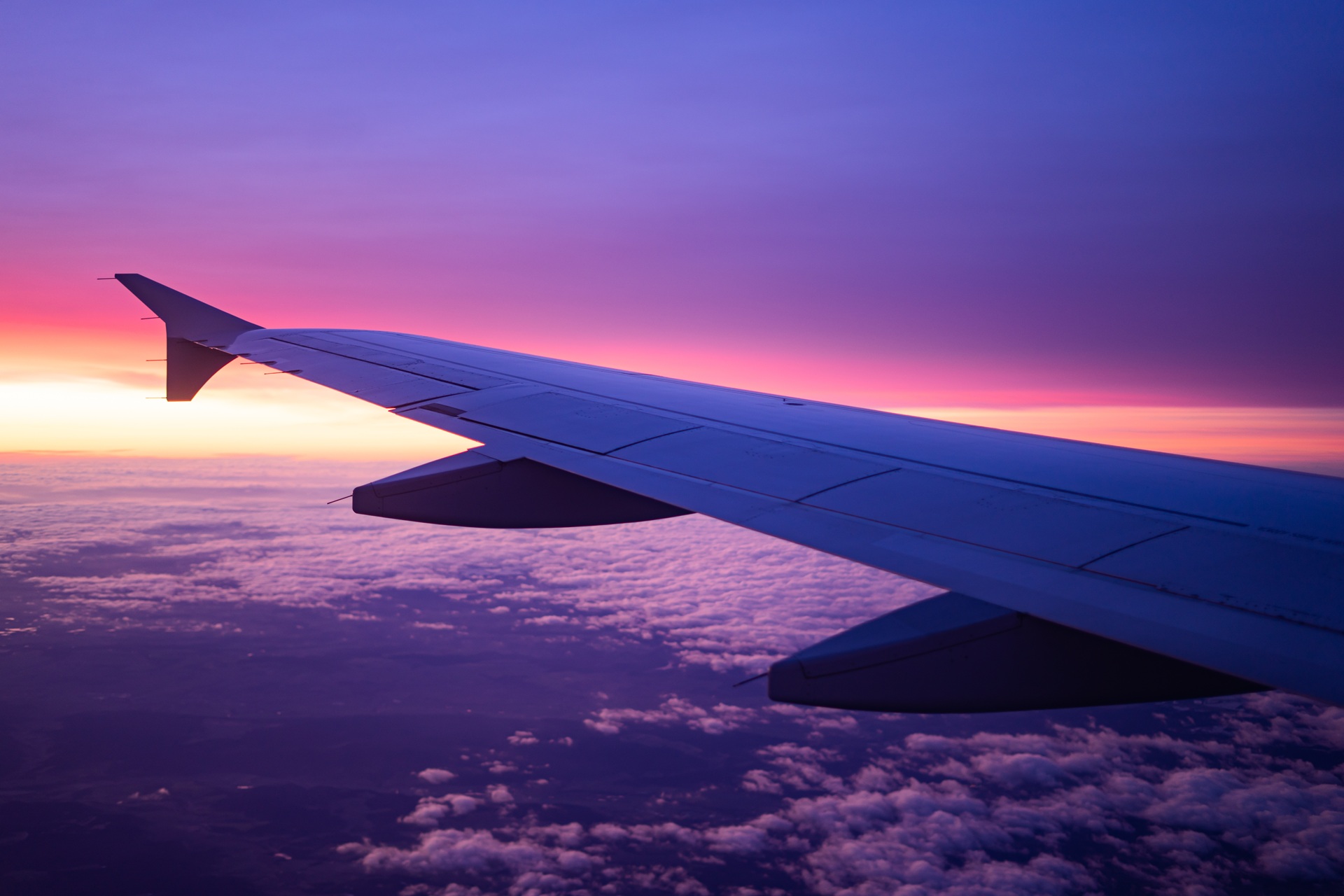 Guerra nel Golfo, caro carburanti e dollaro forte continuano a pesare sui viaggi organizzati. Assoviaggi: “La pressione sui costi resta elevata, servono interventi urgenti”